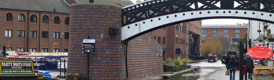 See a different side of our great cities and visit numerous attractions on a canal boat holiday